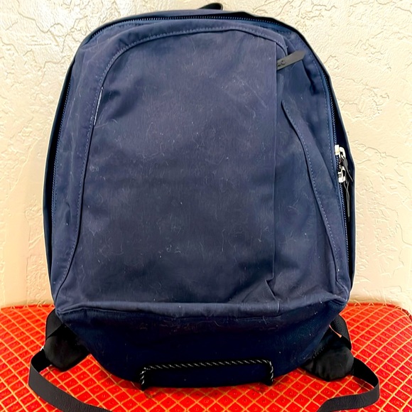 Unisex Osprey Small Day Navy Blue Padded Lap Top Day Back Pack Pockets - Picture 1 of 8